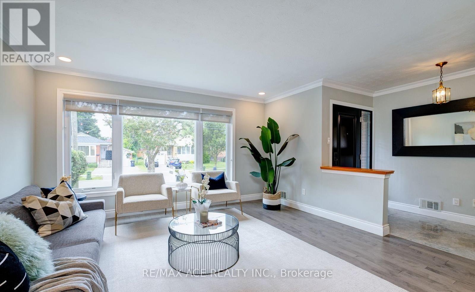 Main - 47 Montvale Drive, Toronto, Ontario  M1M 3E5 - Photo 2 - E12500750