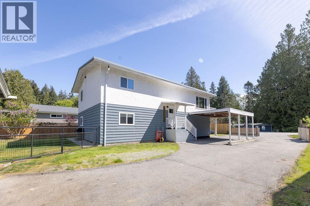 5607 WAKEFIELD ROAD, Sechelt, British Columbia