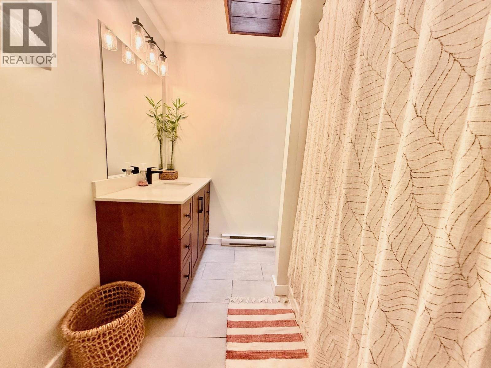 5607 Wakefield Road, Sechelt, British Columbia  V7Z 0N3 - Photo 10 - R3061074