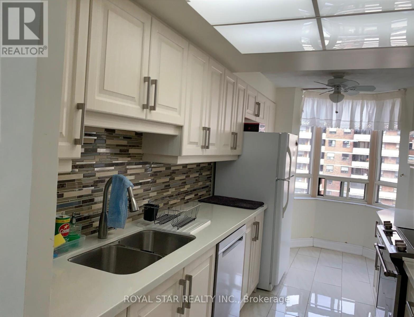 912 - 5 Lisa Street, Brampton, Ontario  L6T 4T4 - Photo 6 - W12500720