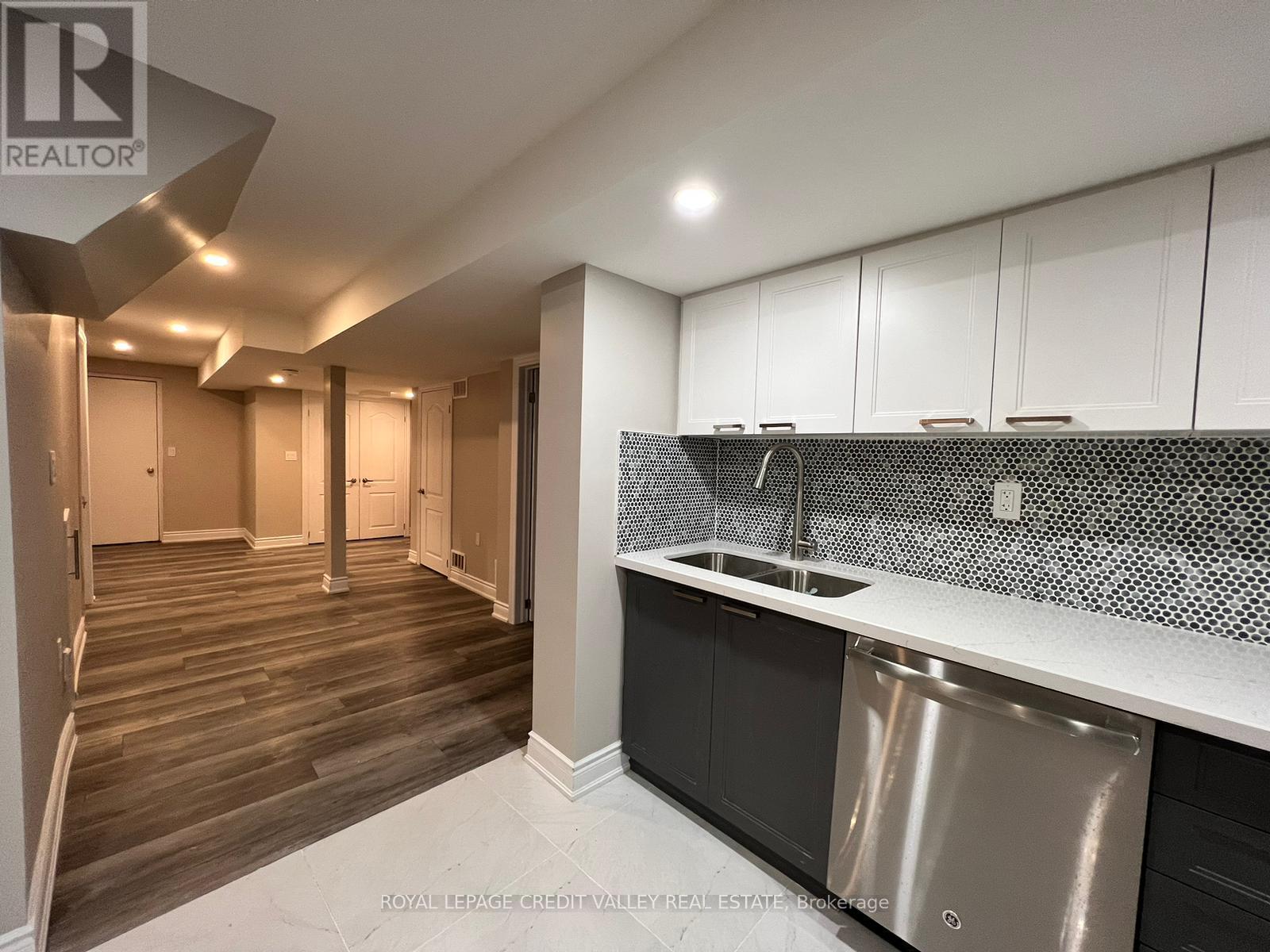 62 Eagleridge Drive E, Brampton, Ontario  L6R 1E8 - Photo 2 - W12500754