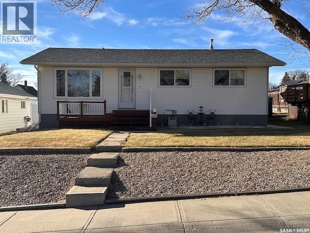 240 8th AVENUE NW, Swift Current, Saskatchewan