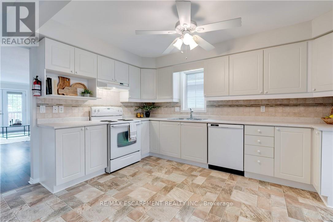 6 Village Drive, West Lincoln, Ontario  L0R 2A0 - Photo 13 - X12500762