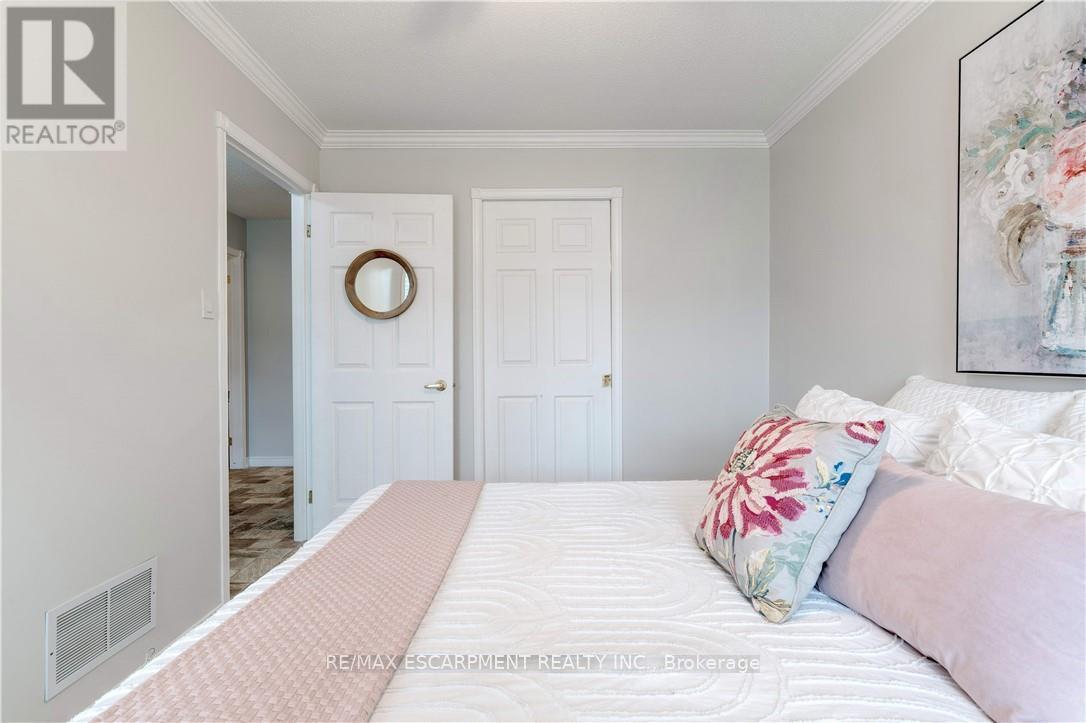 6 Village Drive, West Lincoln, Ontario  L0R 2A0 - Photo 6 - X12500762