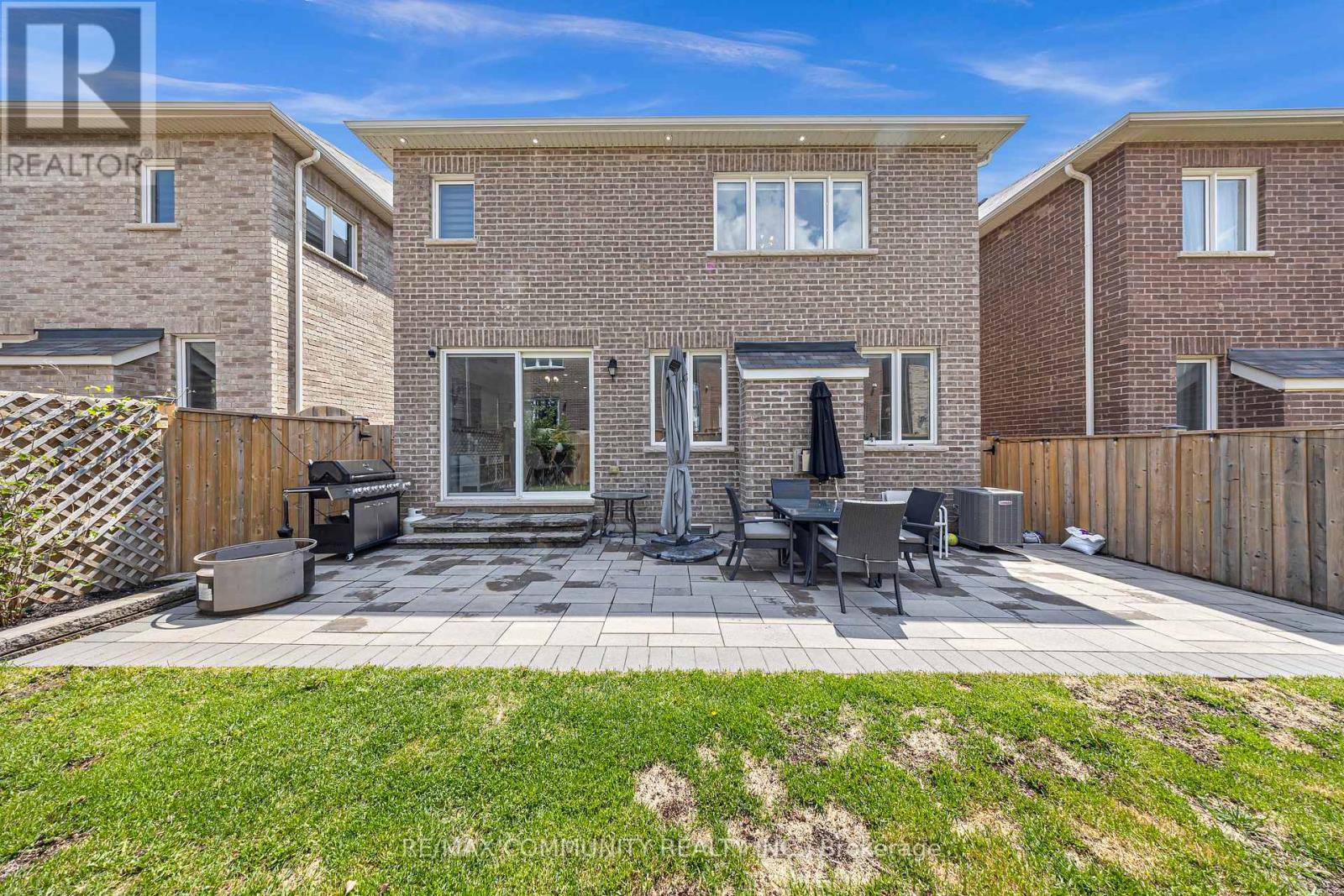 1055 Foxtail Crescent, Pickering, Ontario  L1X 0E7 - Photo 4 - E12500794