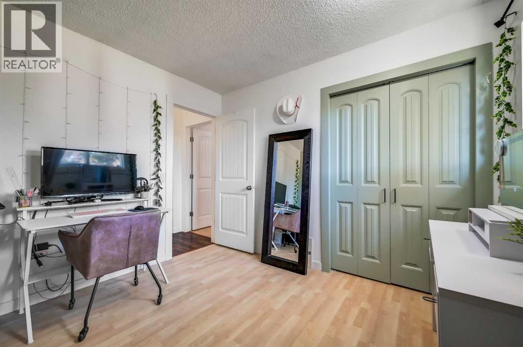 828 Queensland Drive Se, Calgary, Alberta  T2J 4T1 - Photo 13 - A2264693