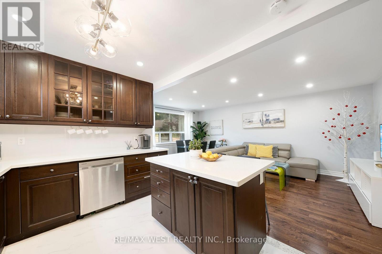 67 South Kingsway, Toronto, Ontario  M6S 3T4 - Photo 11 - W12500770