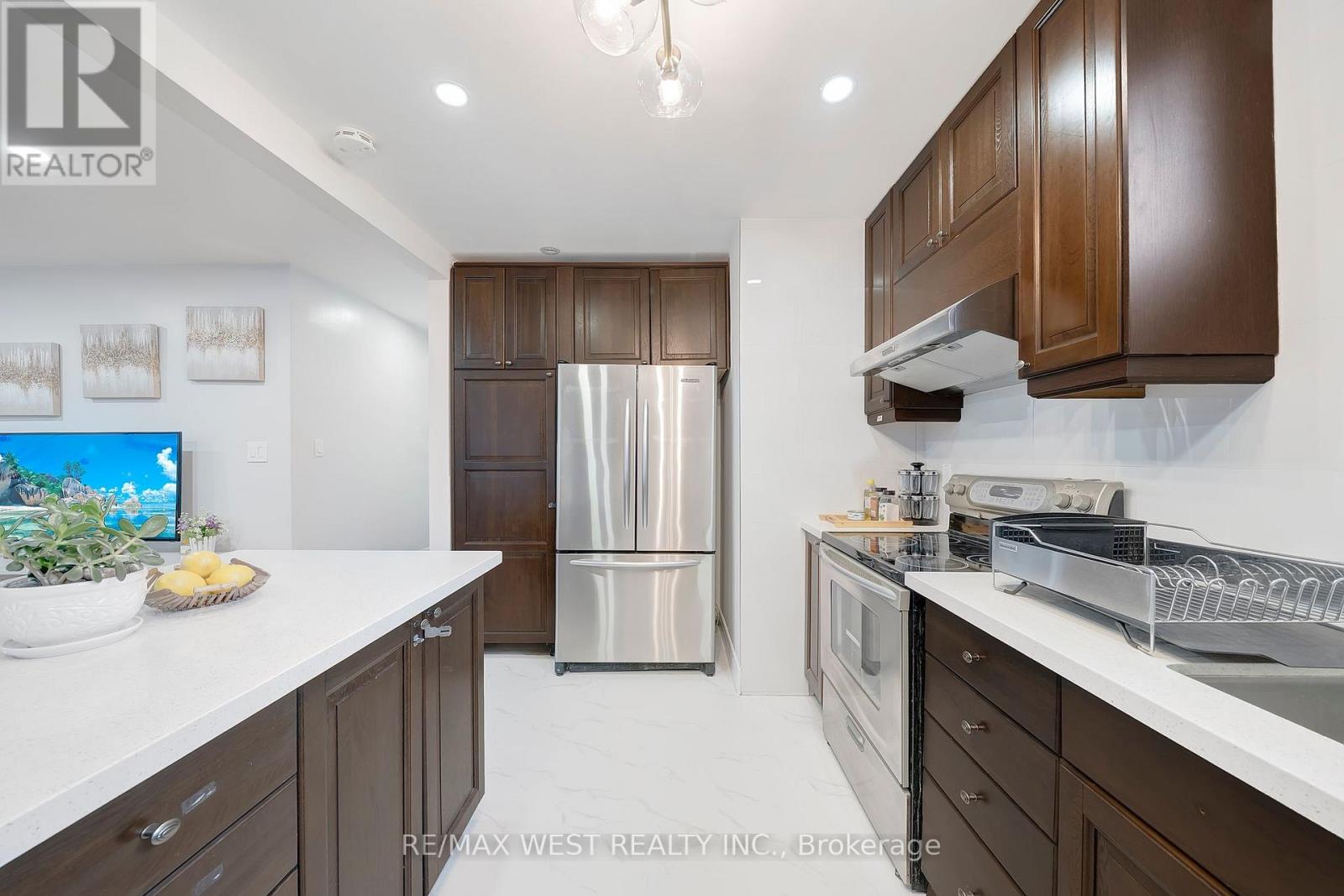 67 South Kingsway, Toronto, Ontario  M6S 3T4 - Photo 12 - W12500770