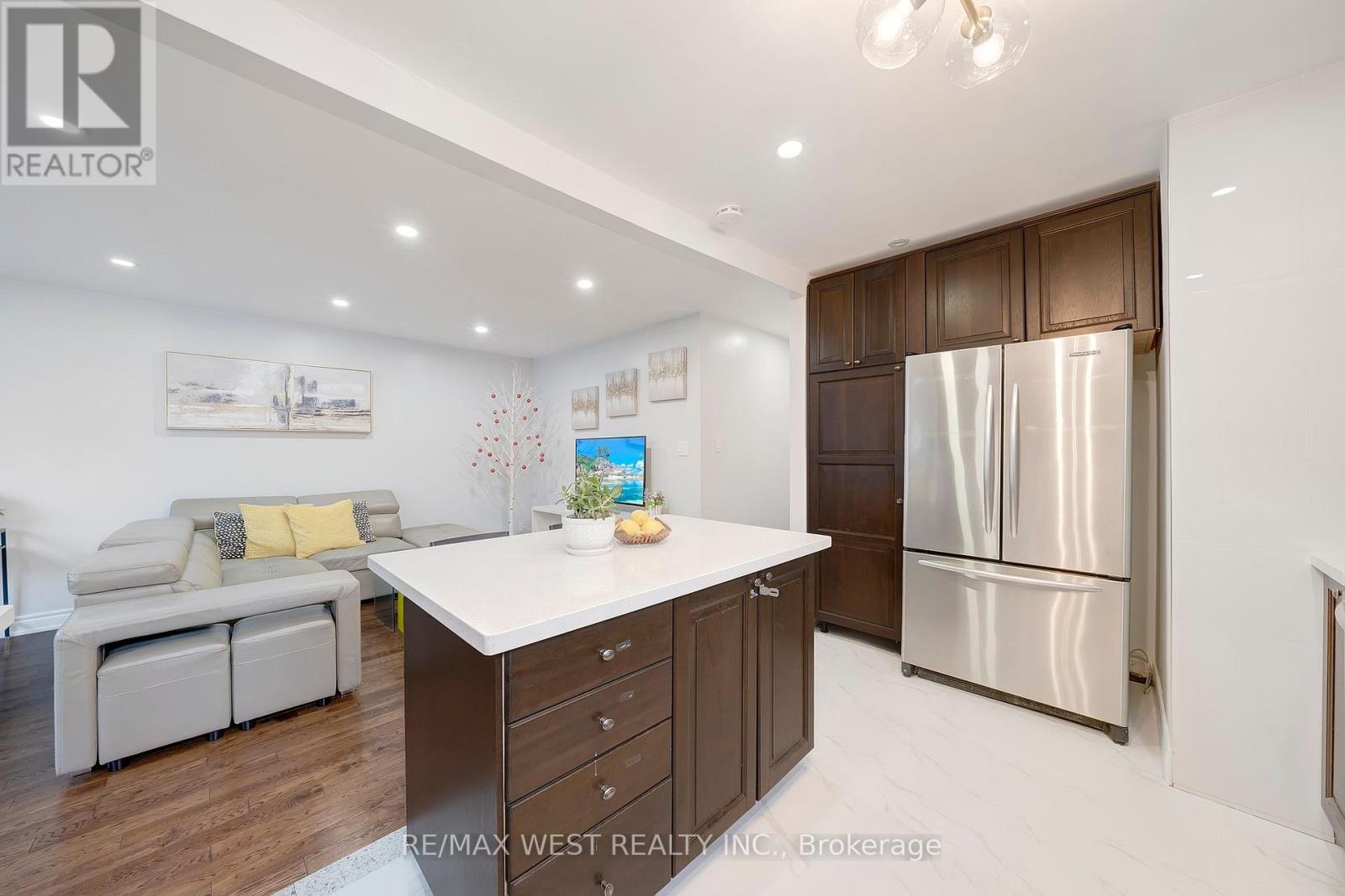 67 South Kingsway, Toronto, Ontario  M6S 3T4 - Photo 13 - W12500770