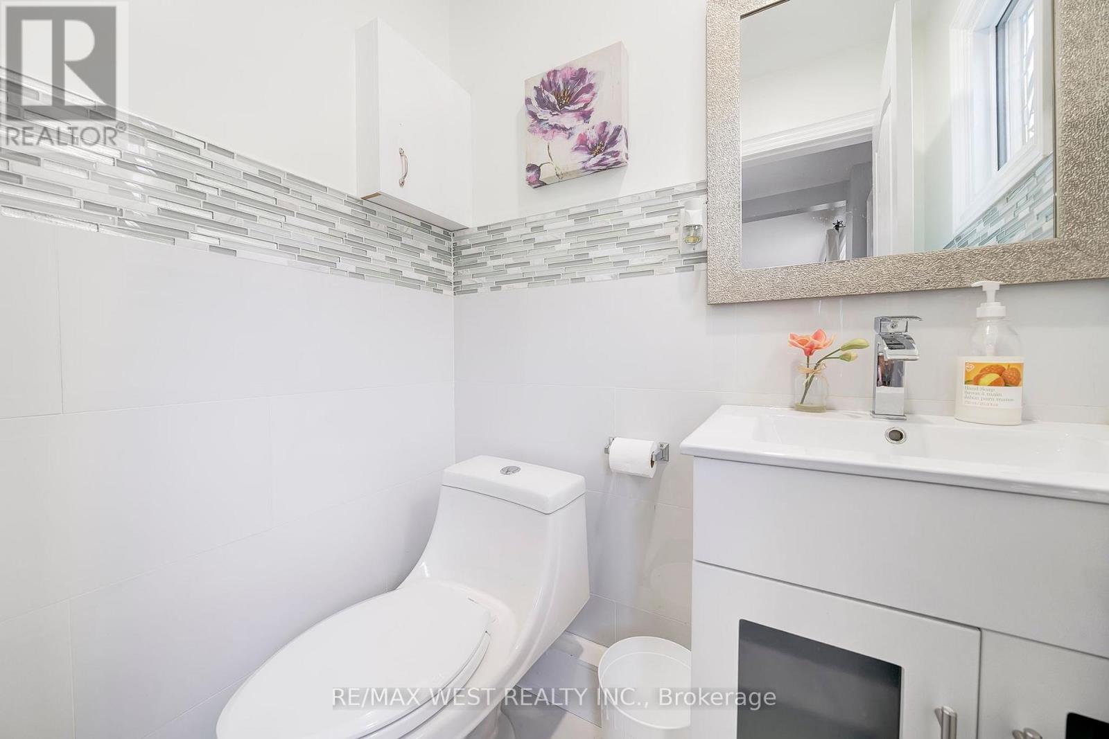 67 South Kingsway, Toronto, Ontario  M6S 3T4 - Photo 20 - W12500770