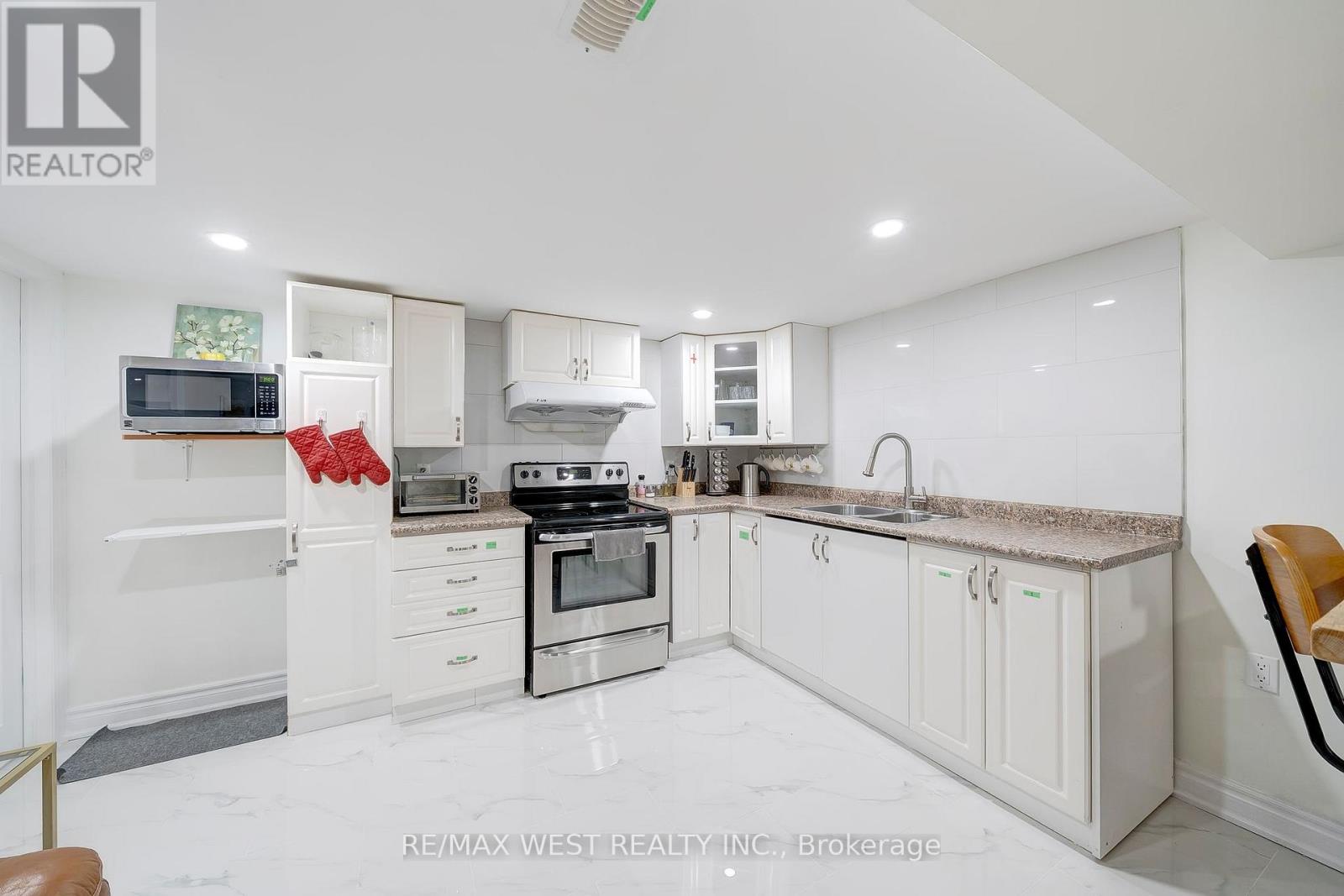 67 South Kingsway, Toronto, Ontario  M6S 3T4 - Photo 22 - W12500770