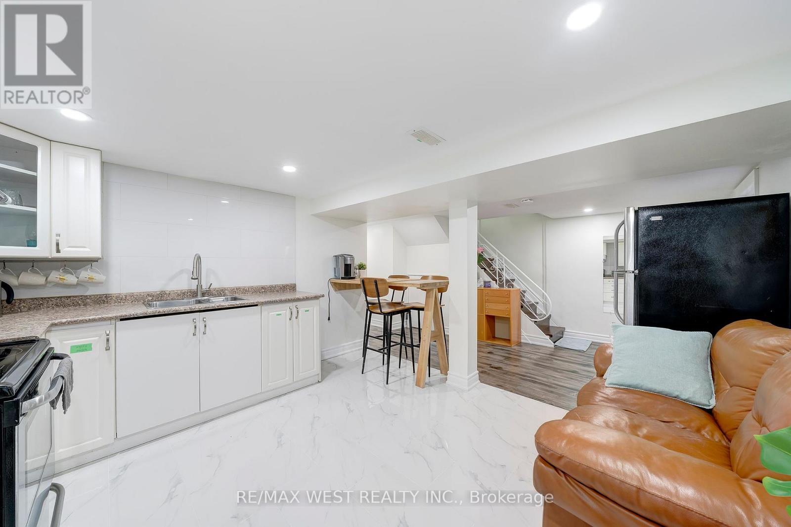 67 South Kingsway, Toronto, Ontario  M6S 3T4 - Photo 23 - W12500770