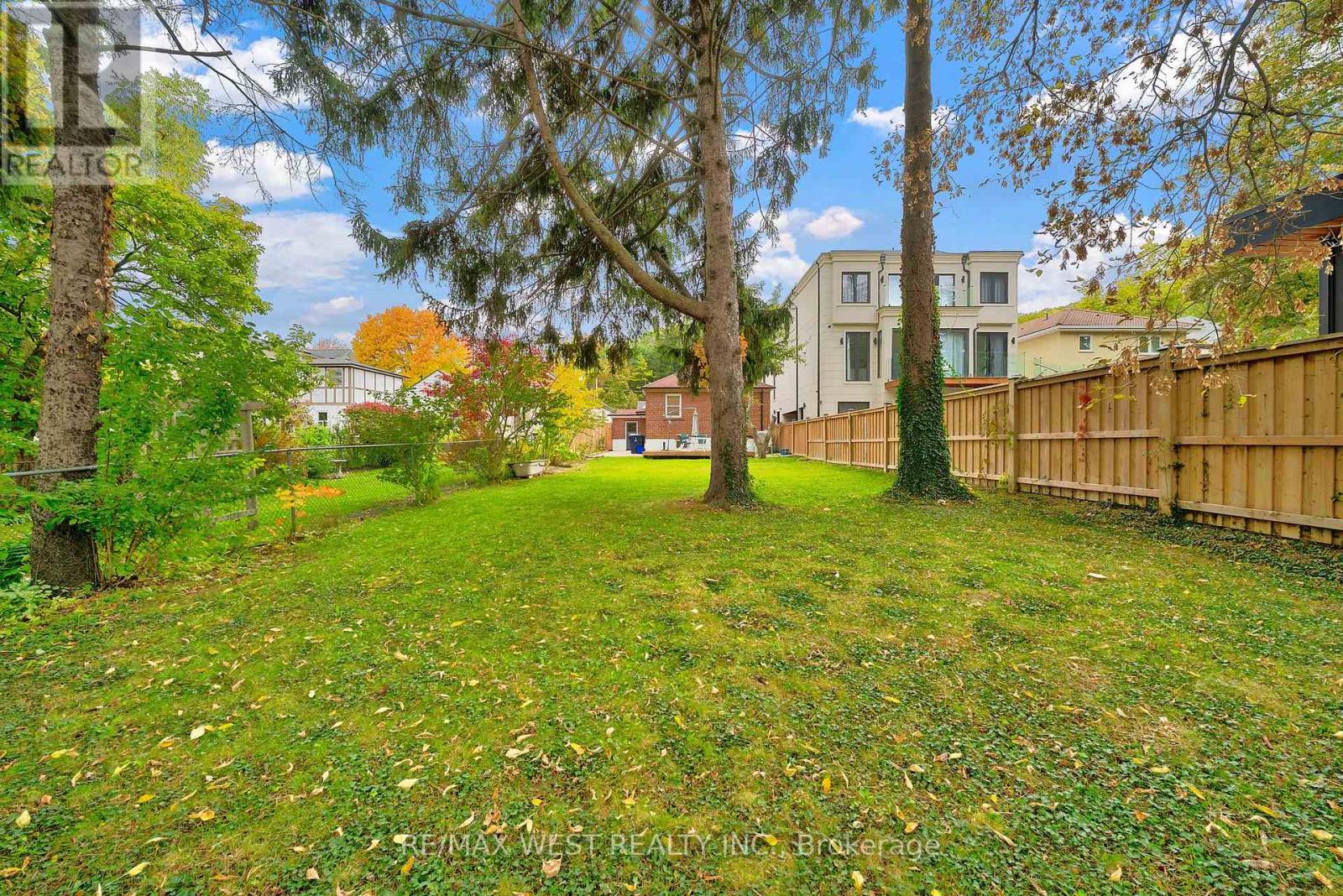 67 South Kingsway, Toronto, Ontario  M6S 3T4 - Photo 34 - W12500770