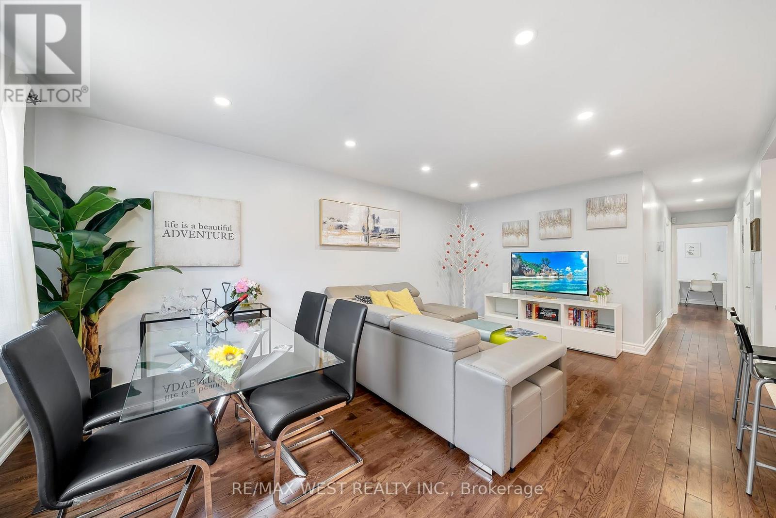 67 South Kingsway, Toronto, Ontario  M6S 3T4 - Photo 4 - W12500770