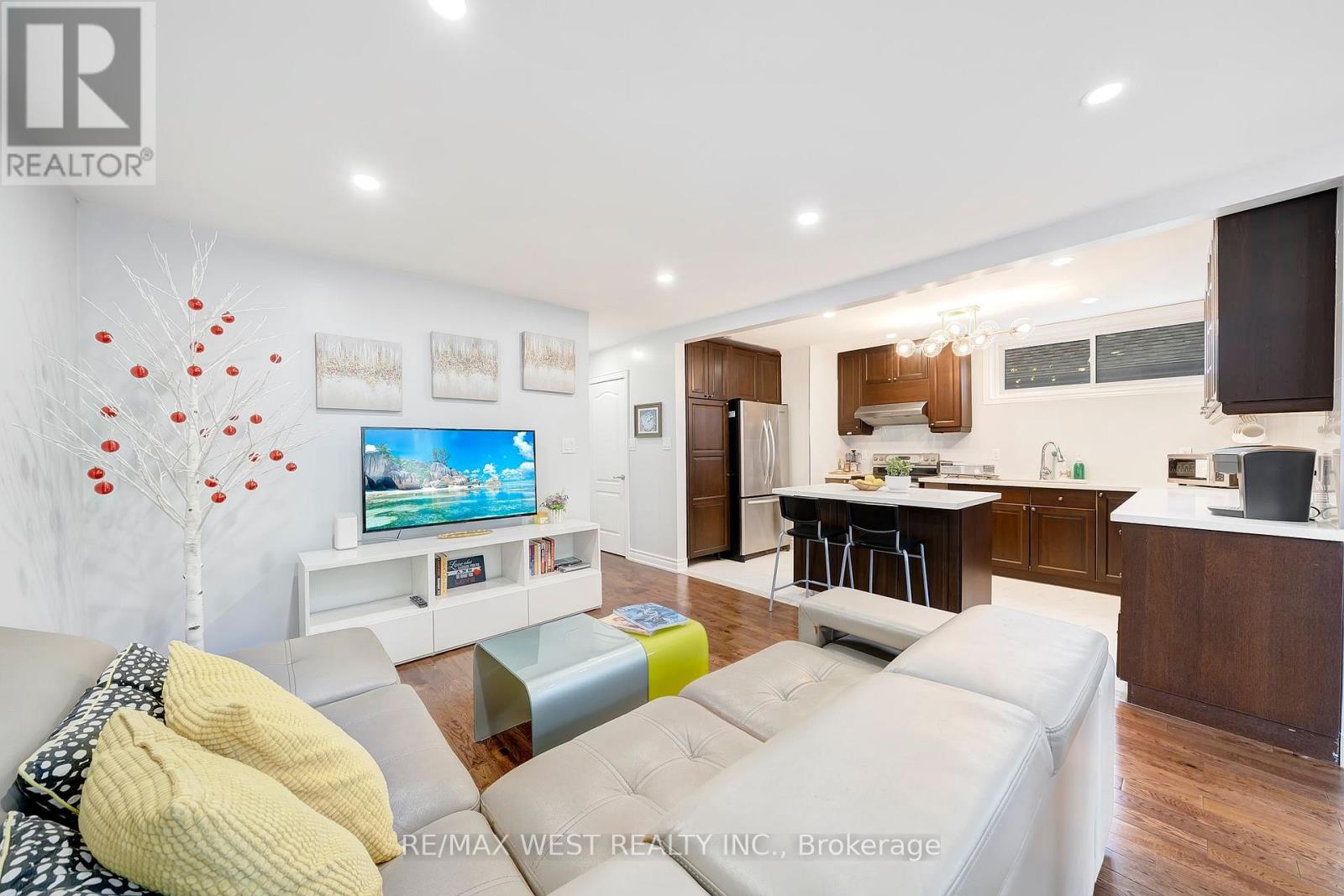 67 South Kingsway, Toronto, Ontario  M6S 3T4 - Photo 6 - W12500770