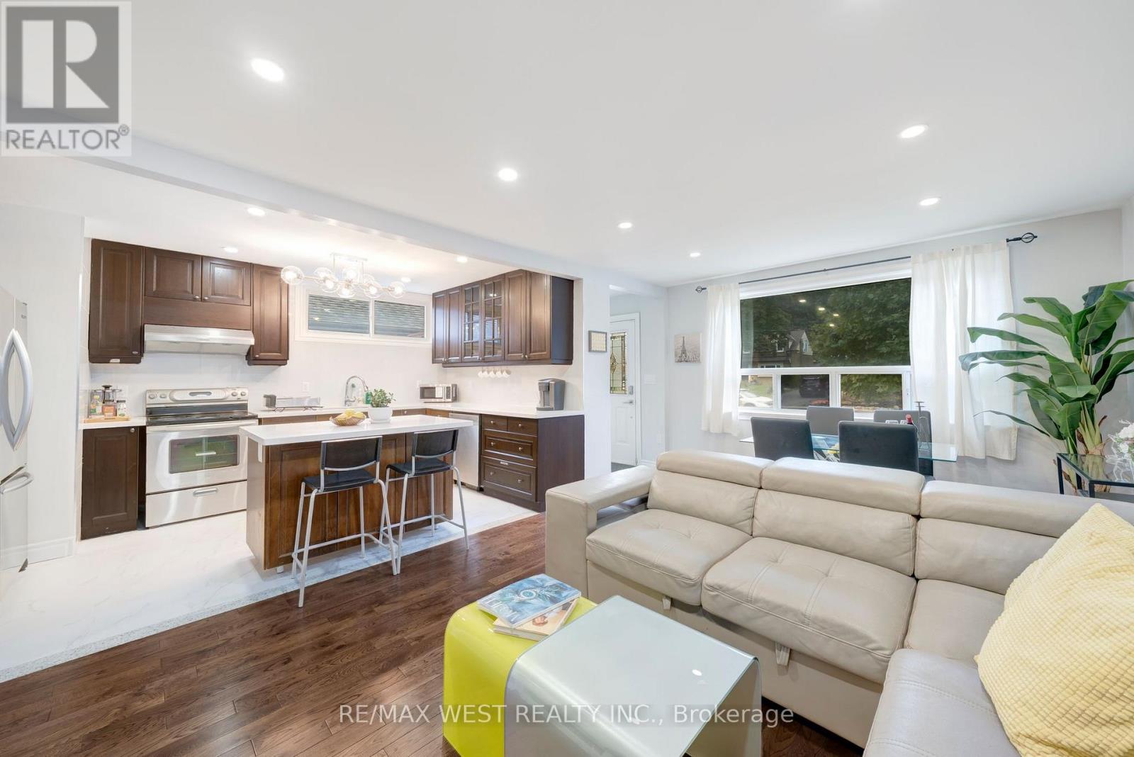 67 South Kingsway, Toronto, Ontario  M6S 3T4 - Photo 8 - W12500770