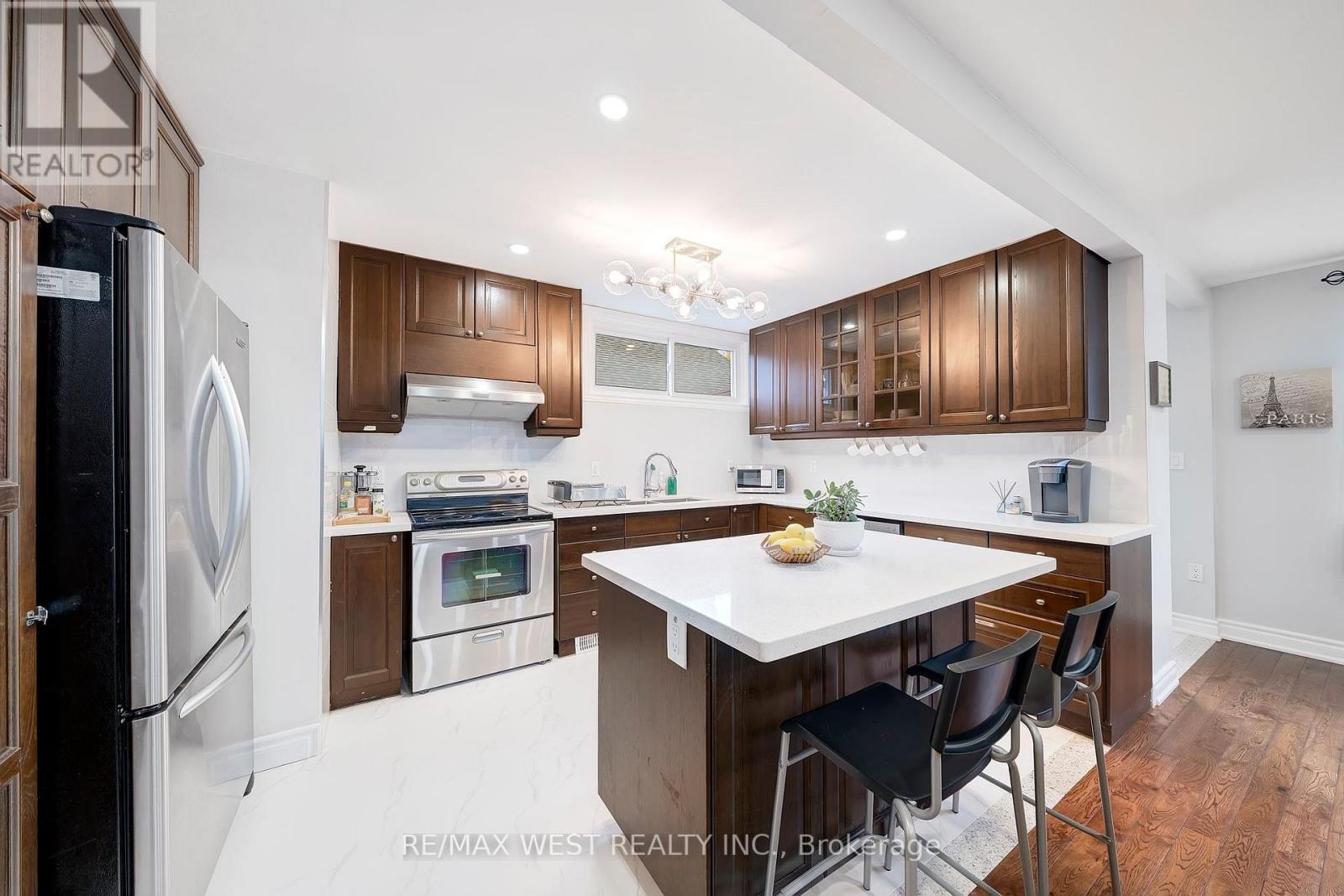 67 South Kingsway, Toronto, Ontario  M6S 3T4 - Photo 9 - W12500770