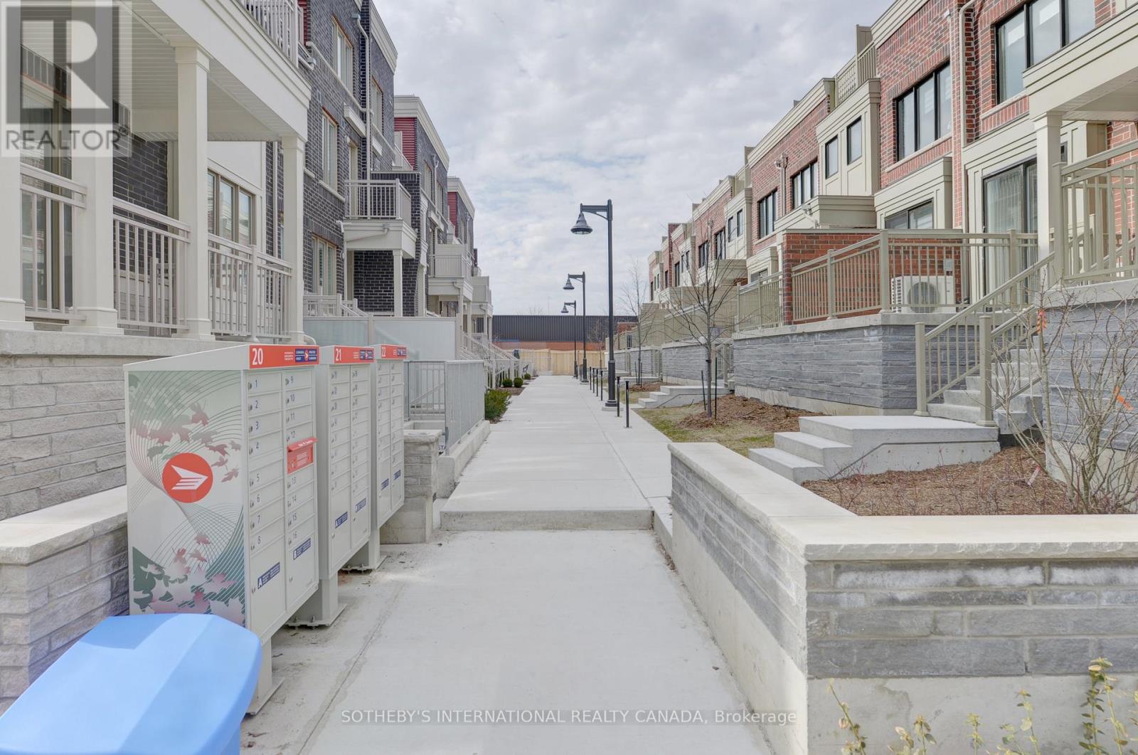 10-4 - 90 Eastwood Park Gardens, Toronto, Ontario  M8W 0B2 - Photo 10 - W12500798