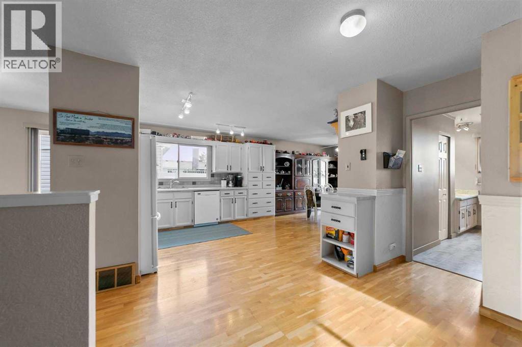 5006 65 A Street, Camrose, Alberta  T4V 3G1 - Photo 12 - A2268288