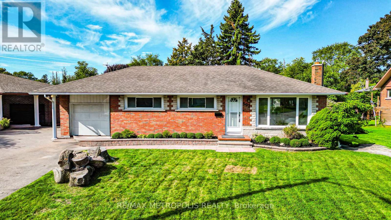 592 CARLYLE COURT, Oshawa, Ontario