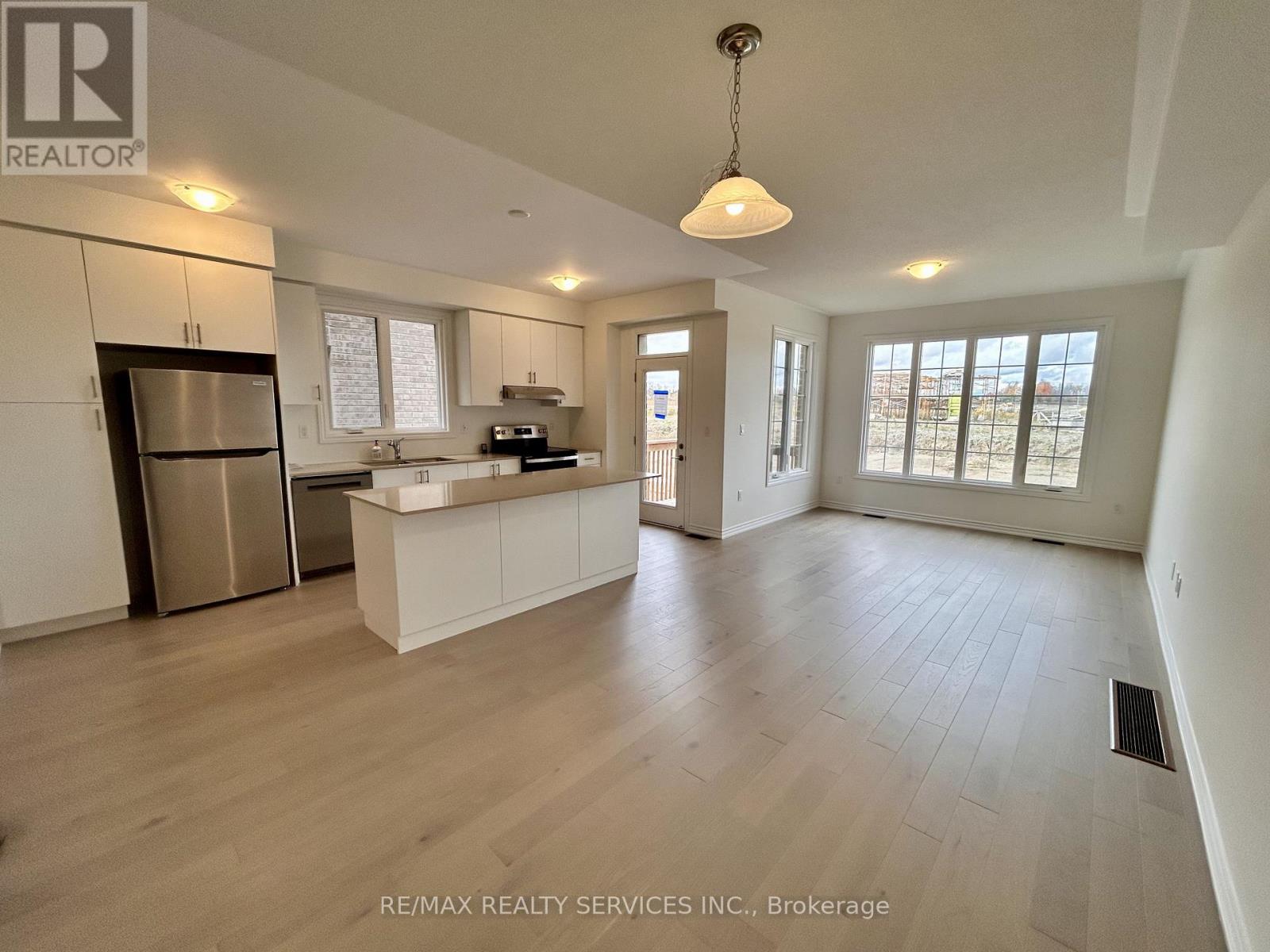 8 Bridgeland Drive, Whitby, Ontario  L1P 0R2 - Photo 2 - E12500832