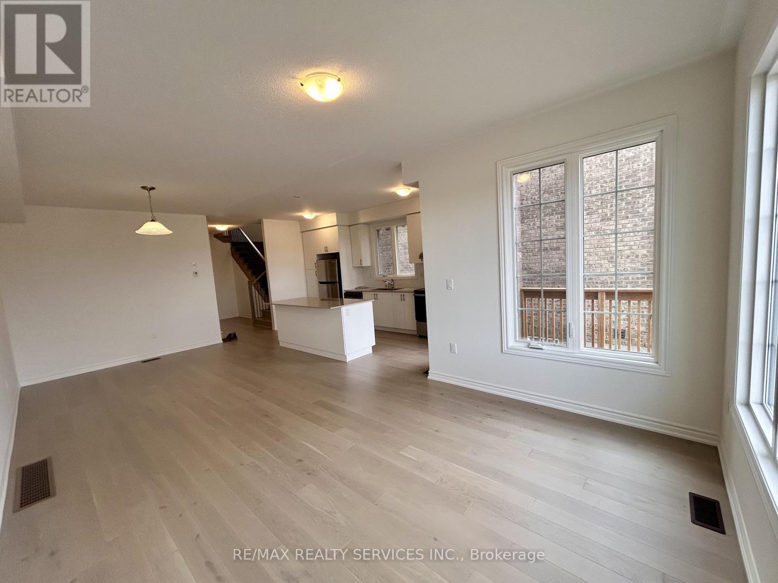 8 Bridgeland Drive, Whitby, Ontario  L1P 0R2 - Photo 3 - E12500832