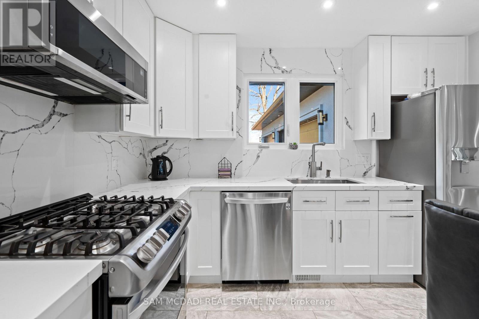 2993 Innisfil Beach Road, Innisfil, Ontario  L9S 4C3 - Photo 10 - N12500820