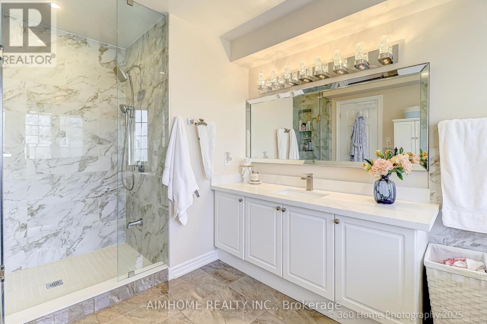 18 Saddlebrook Drive, Markham, Ontario  L6B 1J4 - Photo 10 - N12500846