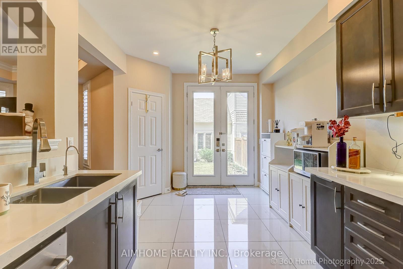 18 Saddlebrook Drive, Markham, Ontario  L6B 1J4 - Photo 7 - N12500846