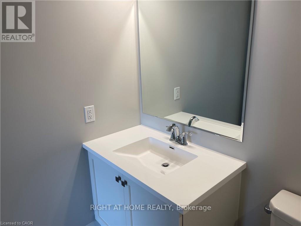 202 - 95 Dundas Street W, Oakville, Ontario  L6M 5N4 - Photo 11 - W12500806