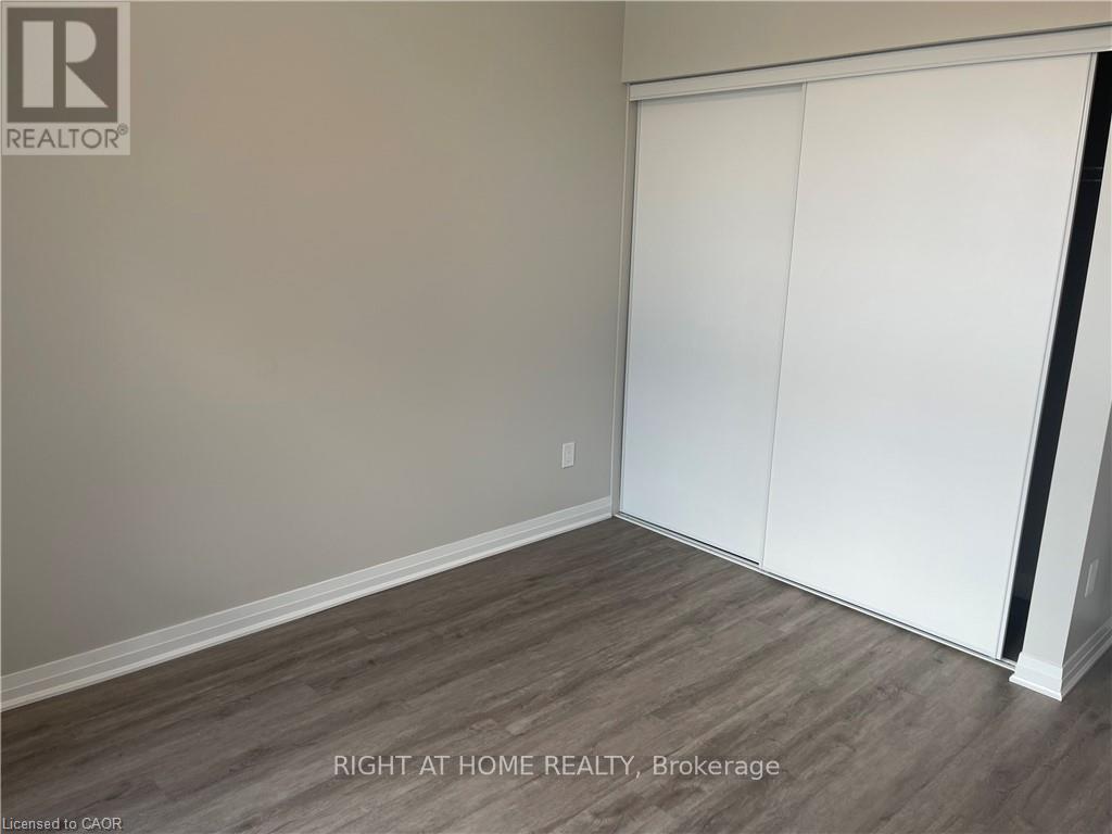 202 - 95 Dundas Street W, Oakville, Ontario  L6M 5N4 - Photo 12 - W12500806