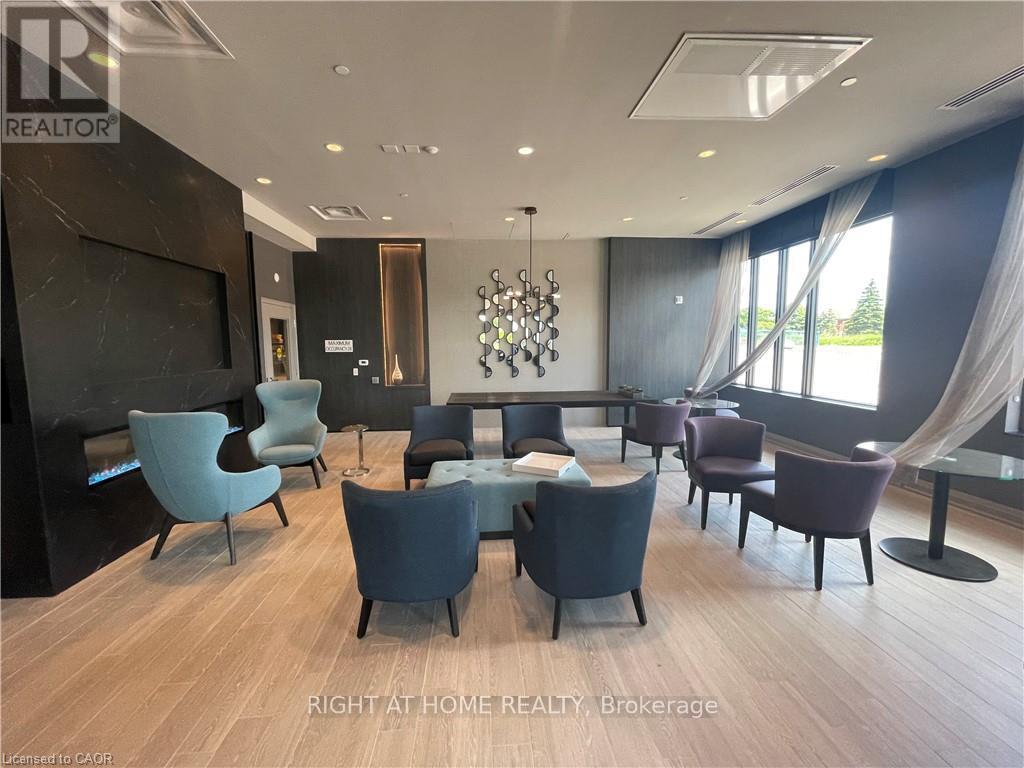 202 - 95 Dundas Street W, Oakville, Ontario  L6M 5N4 - Photo 15 - W12500806