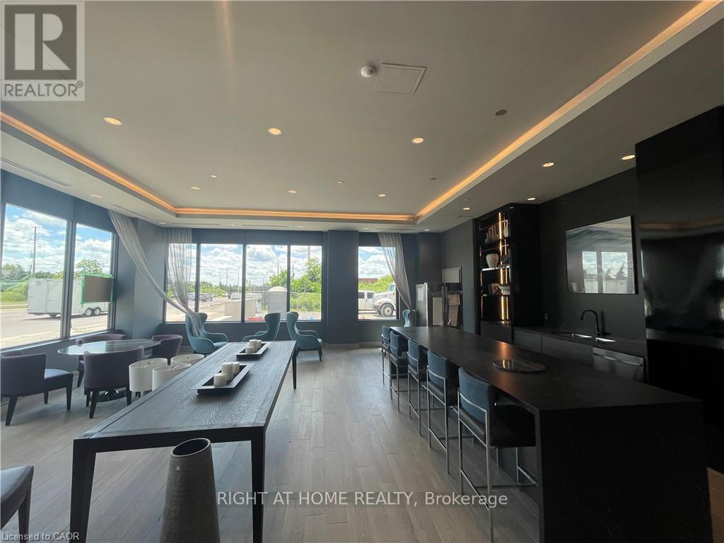 202 - 95 Dundas Street W, Oakville, Ontario  L6M 5N4 - Photo 16 - W12500806