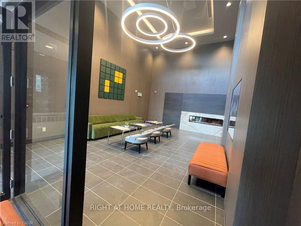 202 - 95 Dundas Street W, Oakville, Ontario  L6M 5N4 - Photo 2 - W12500806