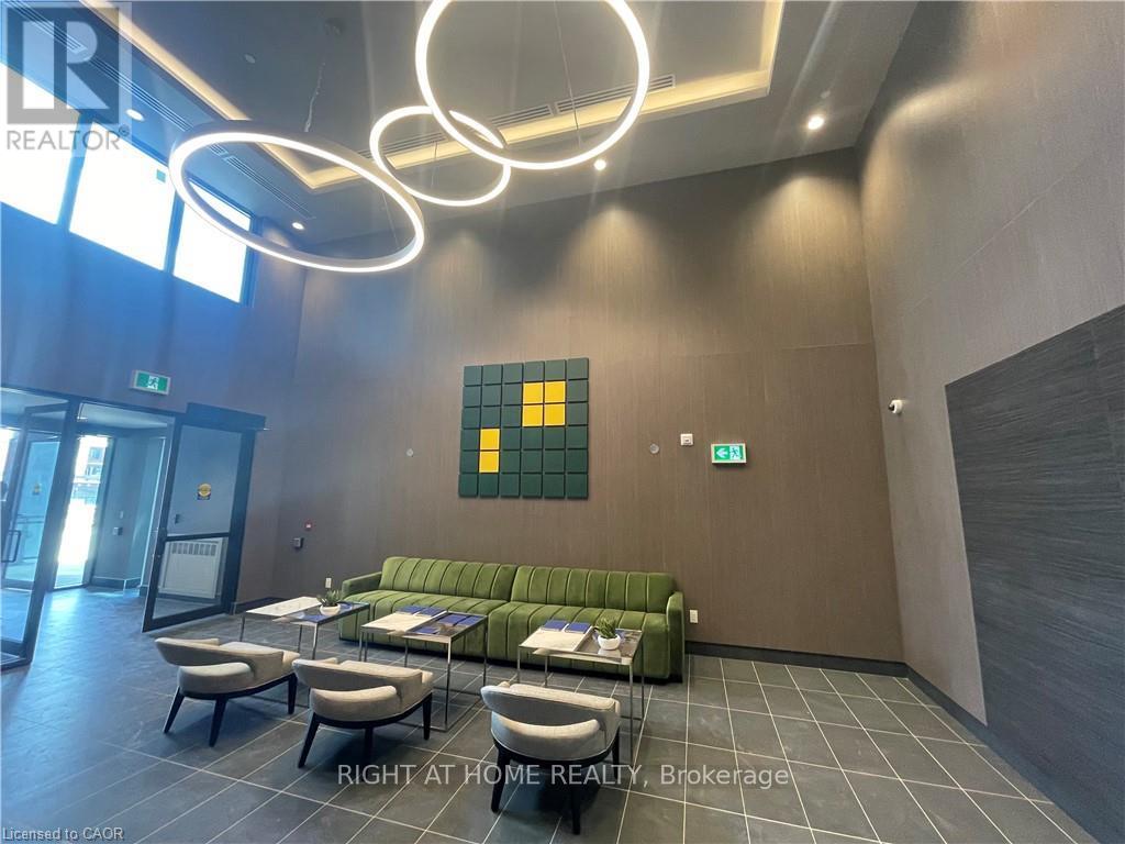 202 - 95 Dundas Street W, Oakville, Ontario  L6M 5N4 - Photo 3 - W12500806