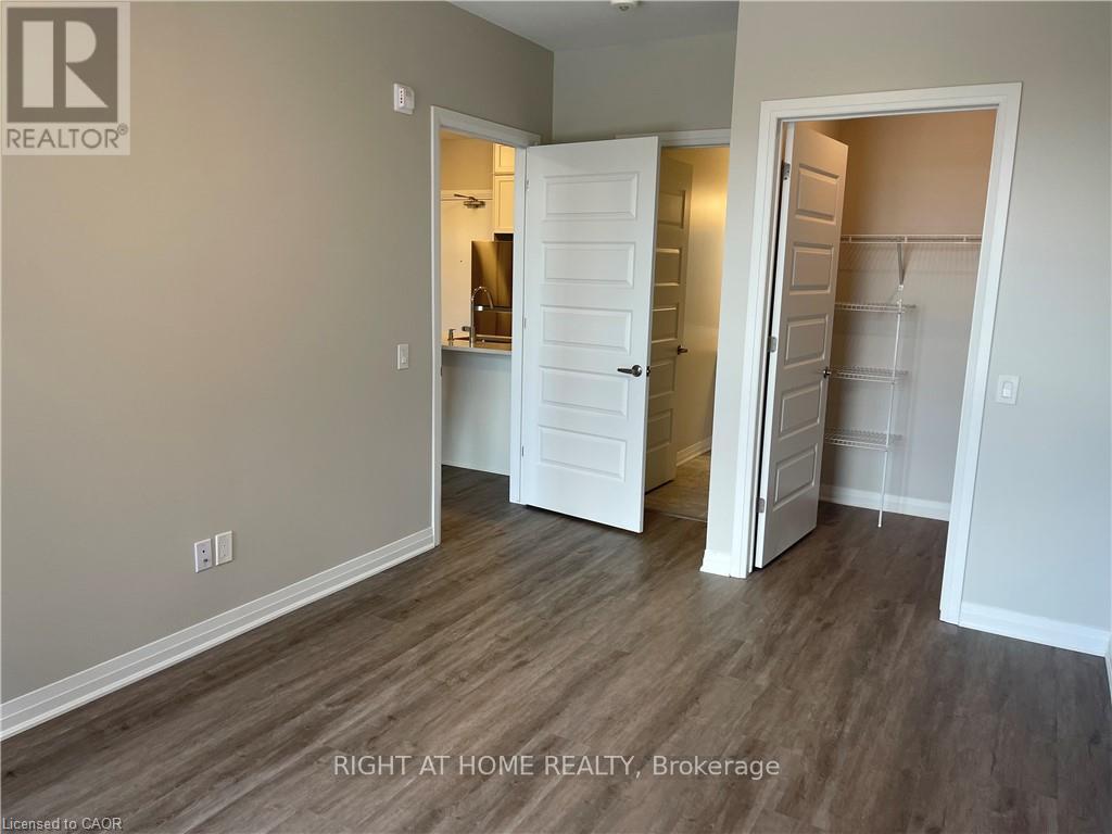 202 - 95 Dundas Street W, Oakville, Ontario  L6M 5N4 - Photo 9 - W12500806