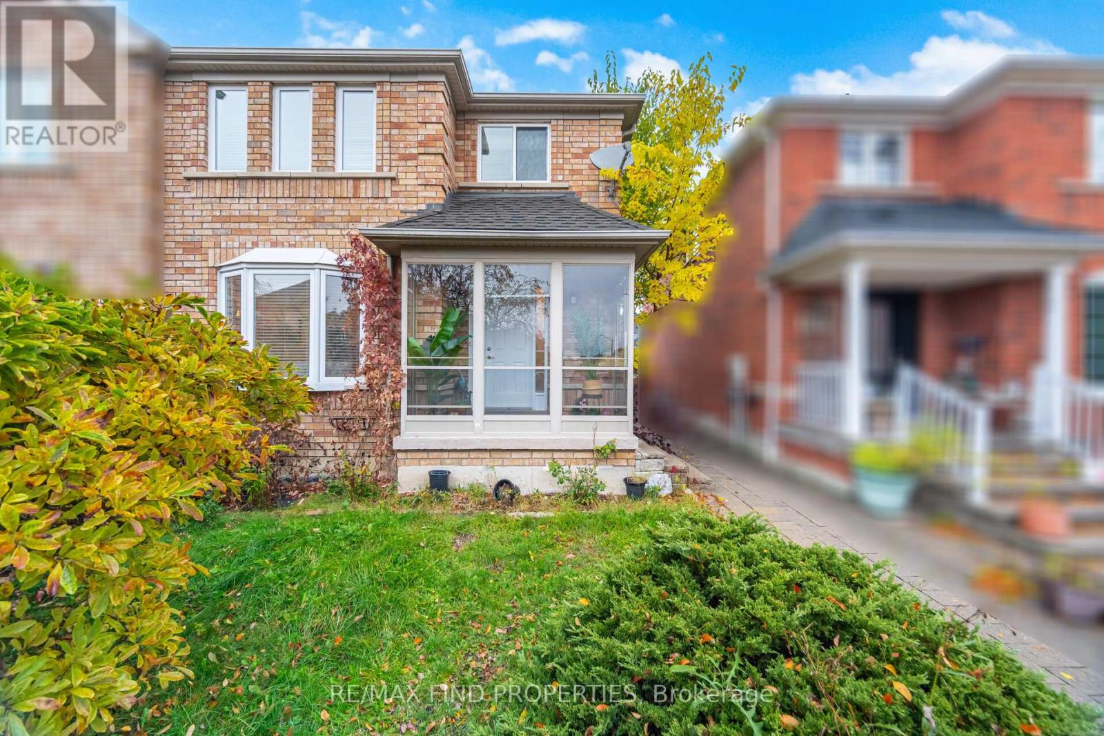 5903 Shelford Terrace, Mississauga, Ontario  L5M 6K2 - Photo 2 - W12500808