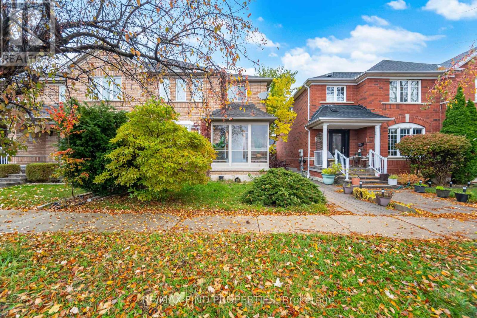 5903 Shelford Terrace, Mississauga, Ontario  L5M 6K2 - Photo 4 - W12500808