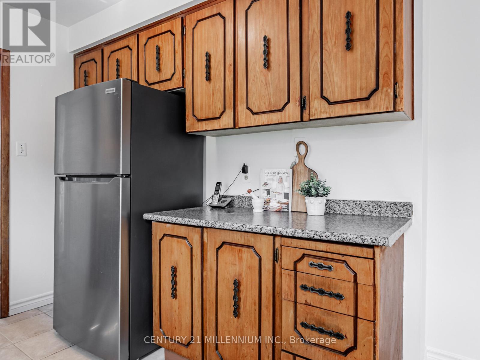 986 Mcbride Avenue, Mississauga, Ontario  L5C 1L6 - Photo 15 - W12500836