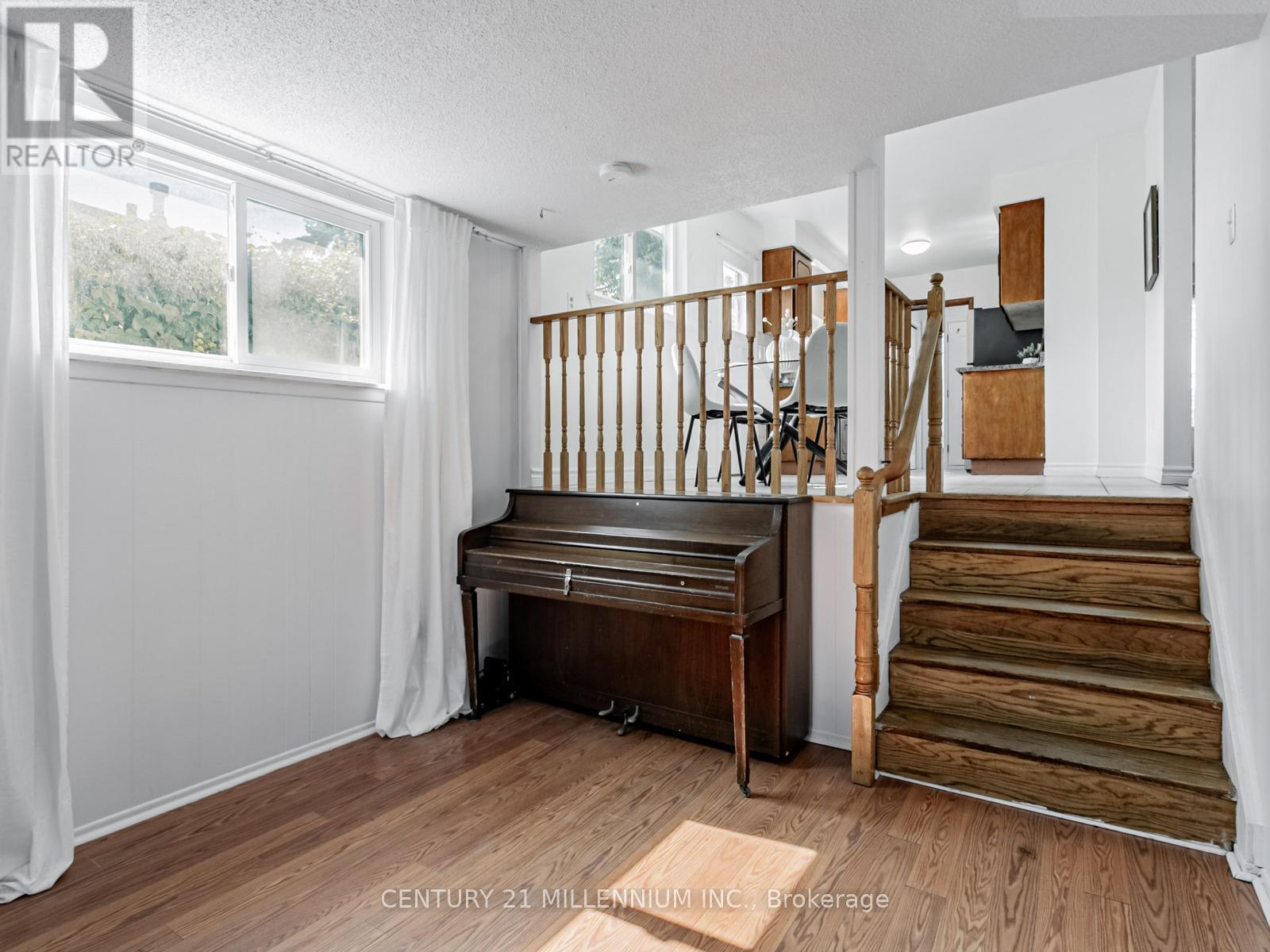 986 Mcbride Avenue, Mississauga, Ontario  L5C 1L6 - Photo 24 - W12500836