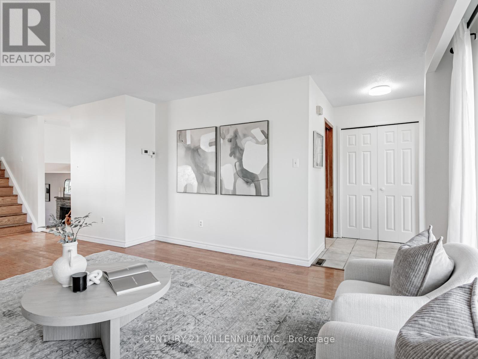 986 Mcbride Avenue, Mississauga, Ontario  L5C 1L6 - Photo 7 - W12500836