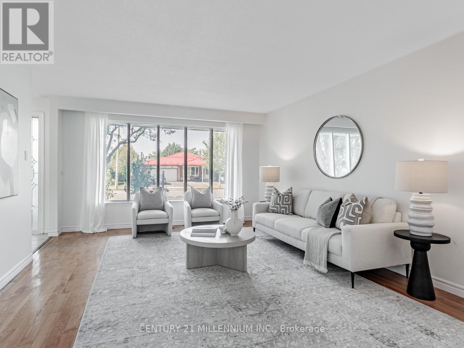 986 Mcbride Avenue, Mississauga, Ontario  L5C 1L6 - Photo 8 - W12500836