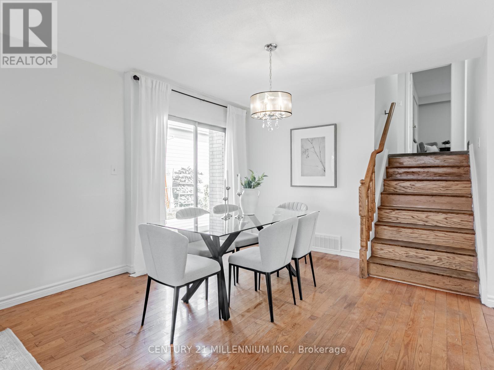 986 Mcbride Avenue, Mississauga, Ontario  L5C 1L6 - Photo 9 - W12500836