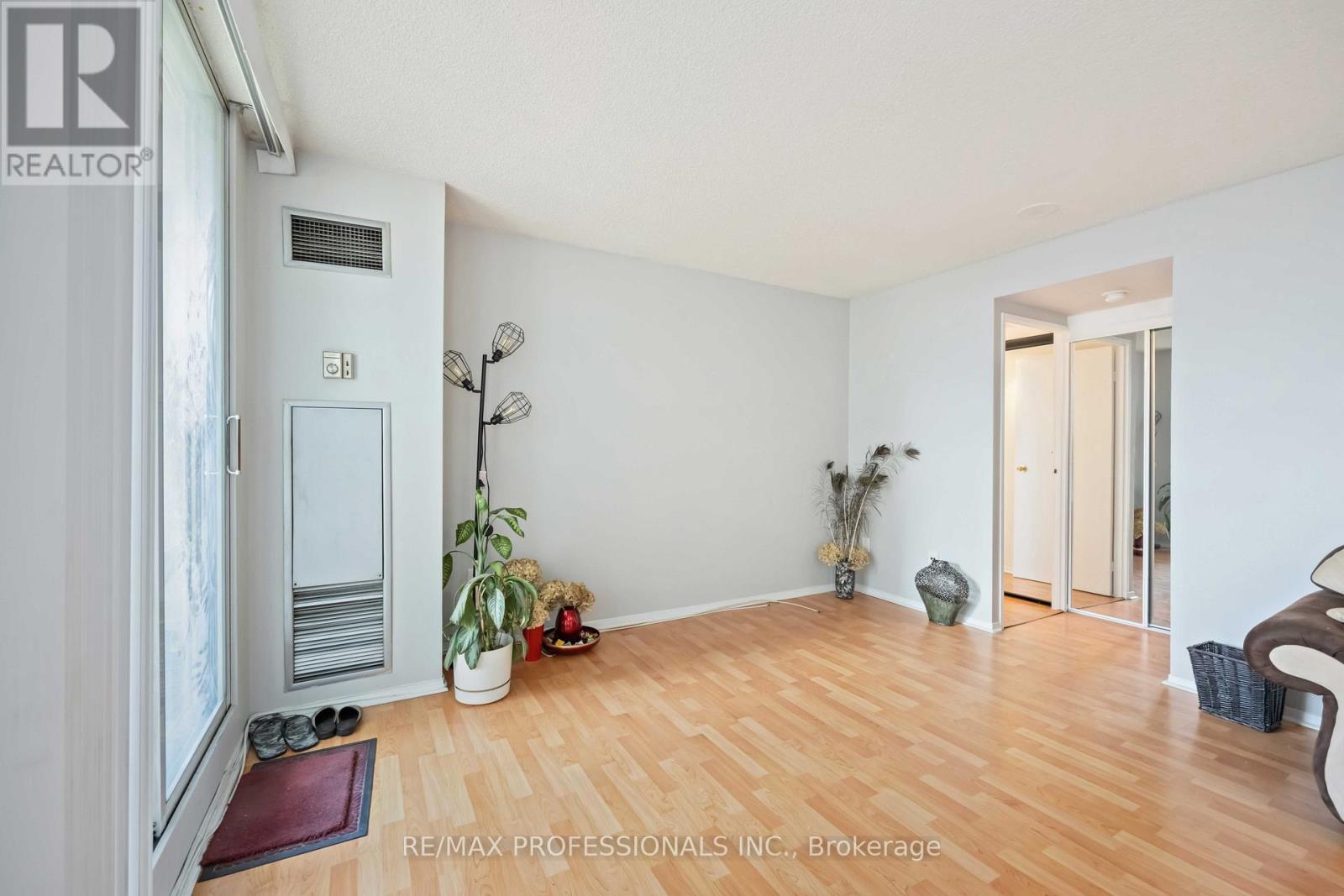 1206 - 3077 Weston Road, Toronto, Ontario  M9M 3A1 - Photo 8 - W12500844