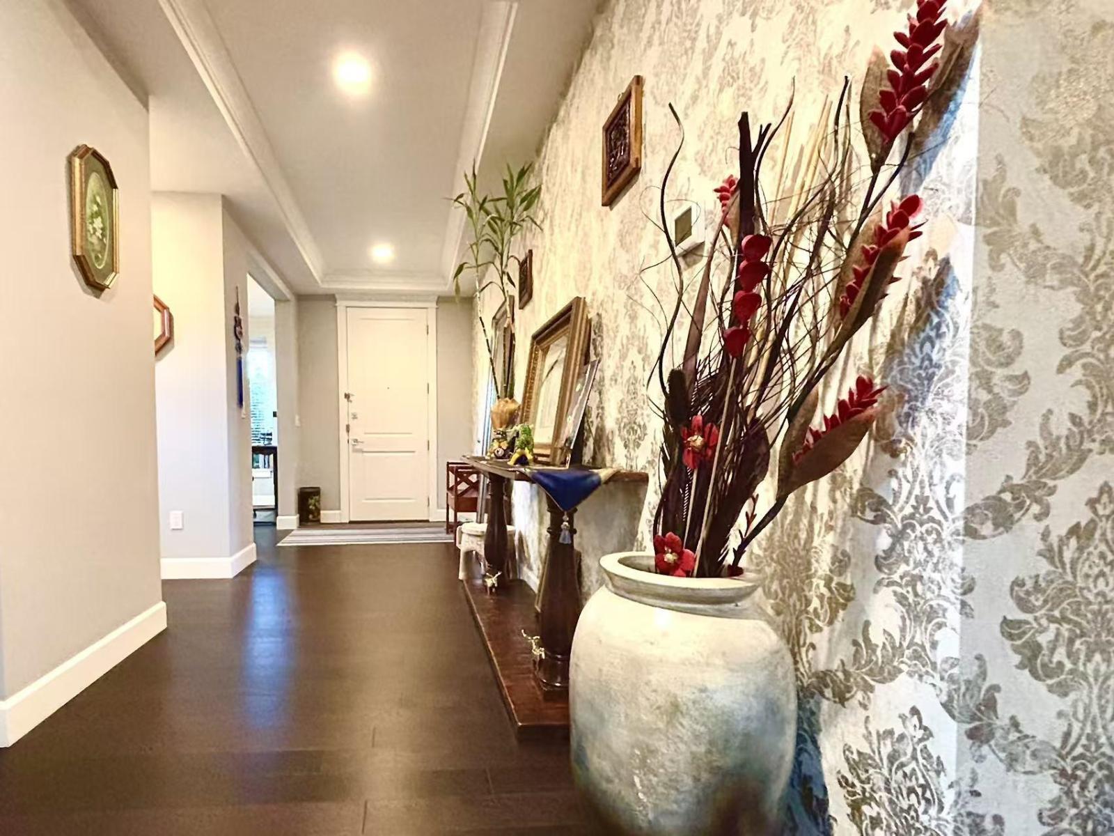 16412 26b Avenue, Surrey, British Columbia  V3S 0E2 - Photo 1 - R3052273