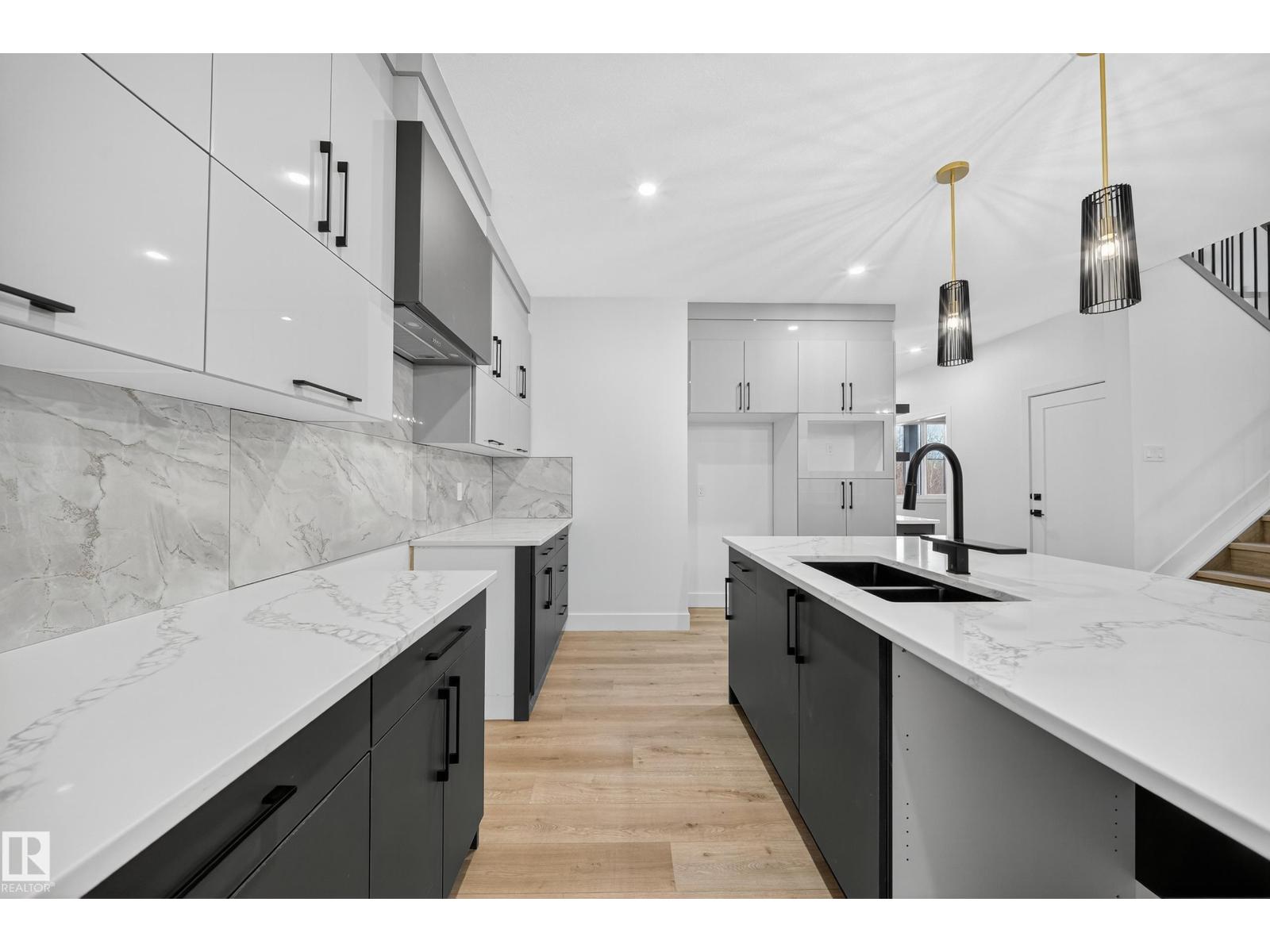 6117 Crawford Dr Sw, Edmonton, Alberta  T6W 4L7 - Photo 4 - E4464459