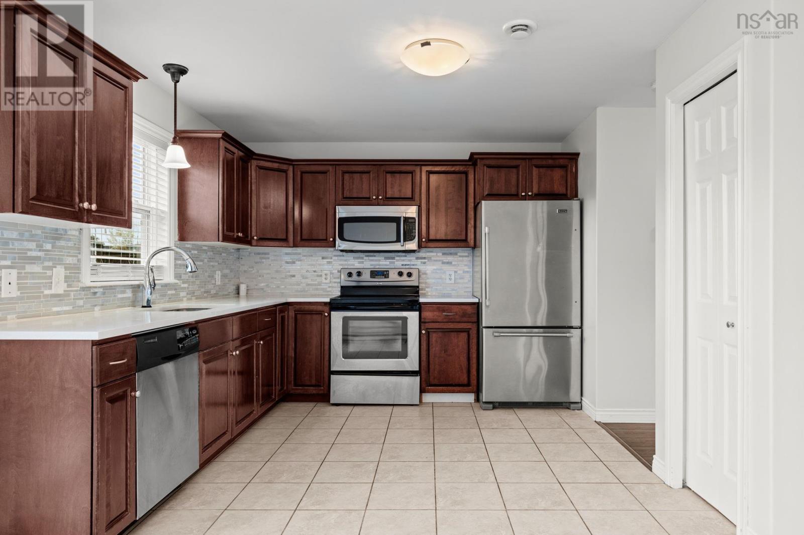 27-29 Grayson Court, Sackville, Nova Scotia  B4C 0A8 - Photo 6 - 202526610