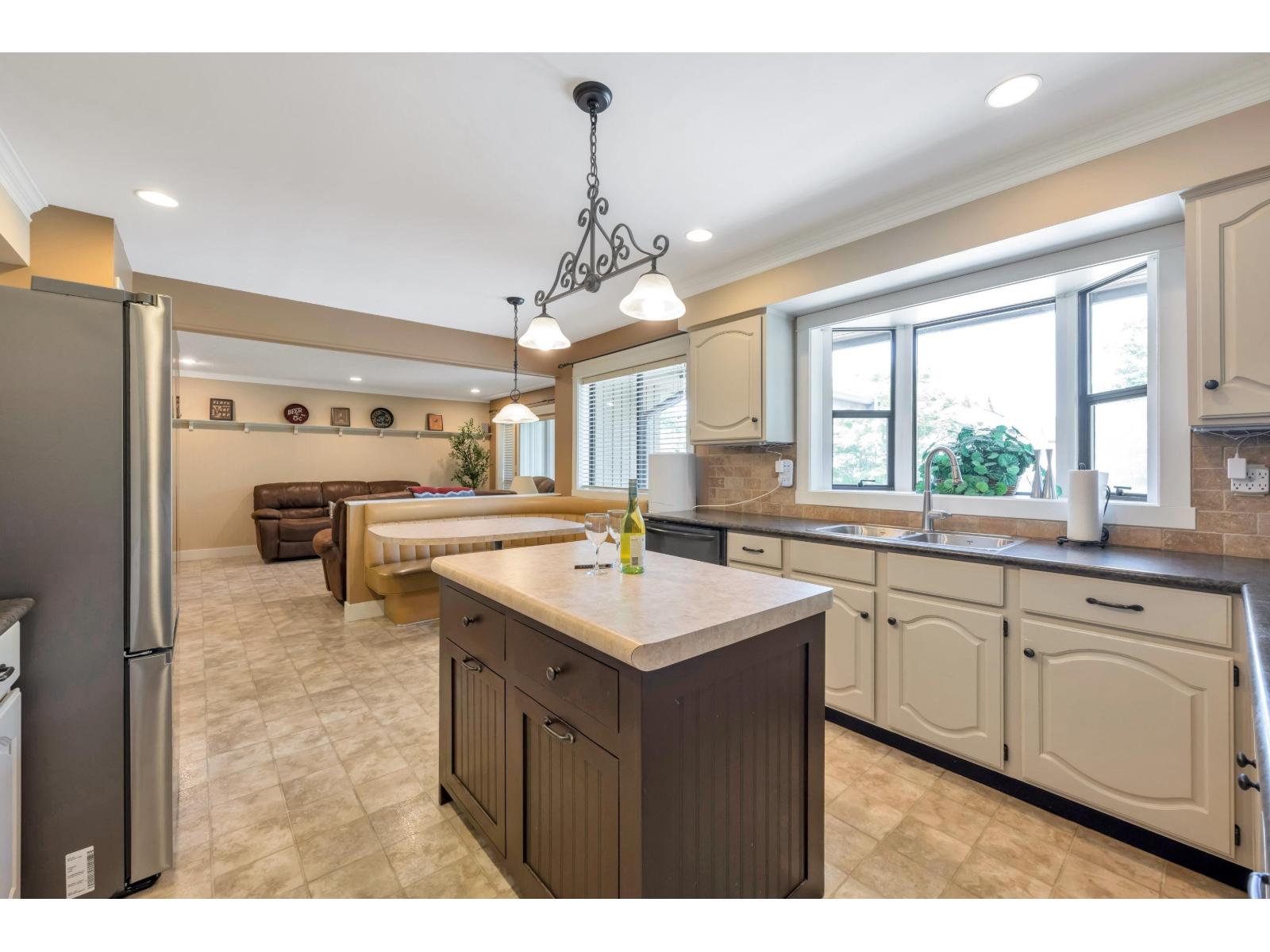 21761 49a Avenue, Langley, British Columbia  V3A 6C4 - Photo 9 - R3063769