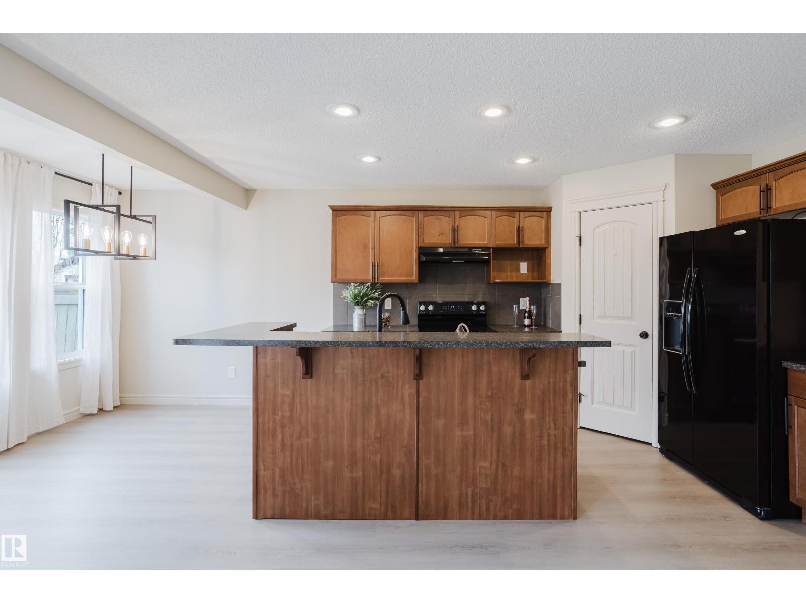 1739 56 St Sw Sw, Edmonton, Alberta  T6X 1P8 - Photo 4 - E4464460