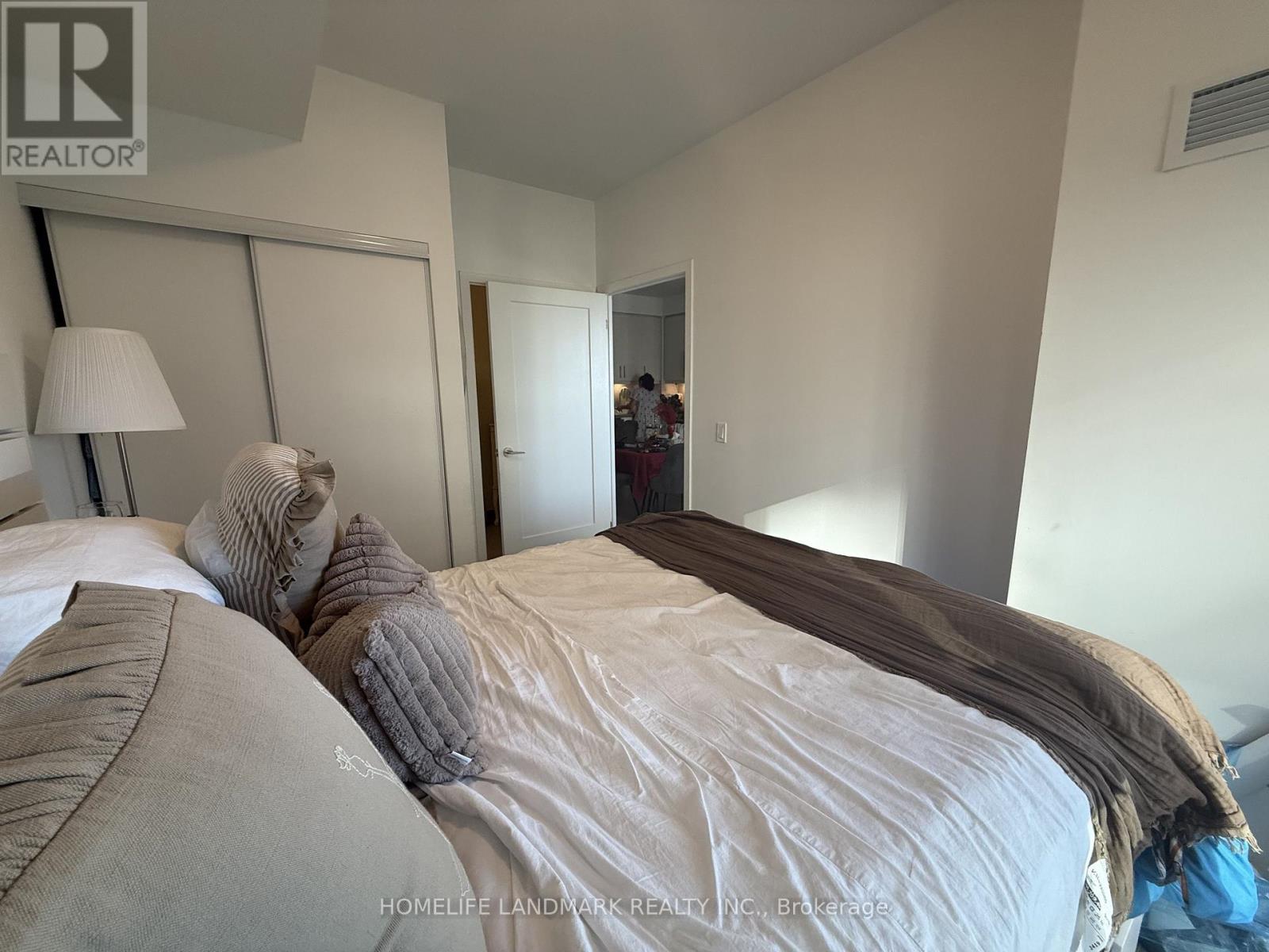 506 - 105 Oneida Crescent, Richmond Hill, Ontario  L4B 0H1 - Photo 7 - N12472012